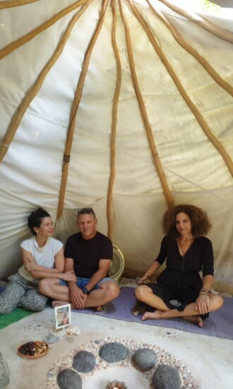 הילה יניב. דיג'רידו. אייל עמית. טיפי. סטודיו נשימה מעגלית פרדס חנה הילה יניב. דיג'רידו. אייל עמית. טיפי. סטודיו נשימה מעגלית פרדס חנה