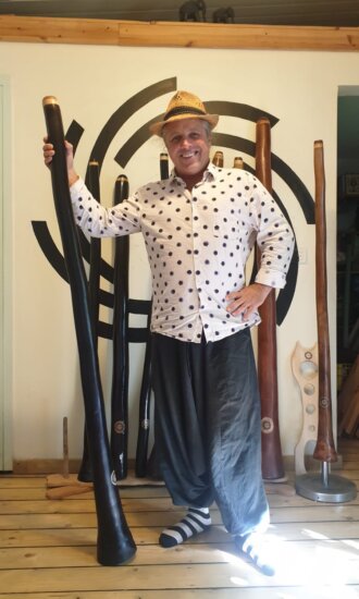 ירון סאנצ'ו גושן. דיג'רידו עם אייל עמית. סטודיו נשימה מעגלית ירון סאנצ'ו גושן. דיג'רידו עם אייל עמית. סטודיו נשימה מעגלית