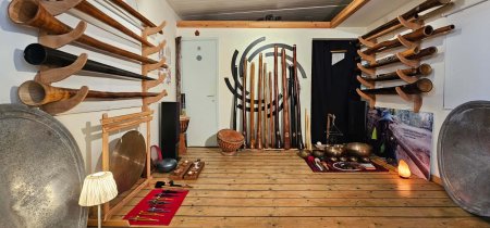 המרכז לטיפול ב- דיג'רידו - סטודיו נשימה מעגלית פרדס חנה - אייל עמית